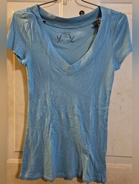 Old Navy Light Blue V-Neck Short Sleeve Tee